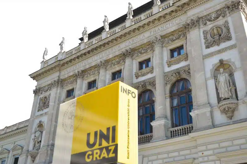 Medizinische Universität Graz von der Außenansicht