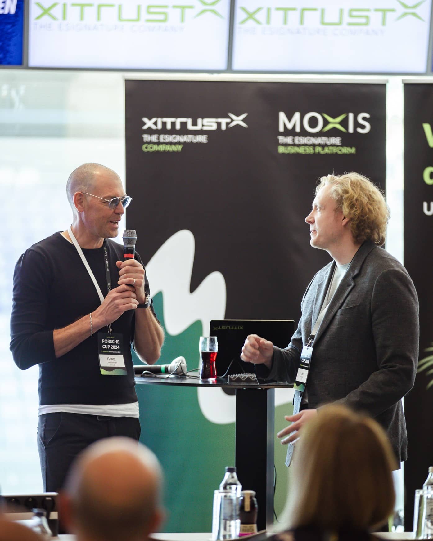 XiTrust CEO Georg Lindsberger und Speaker Jan Mikolon beim Porsche Cup 2024